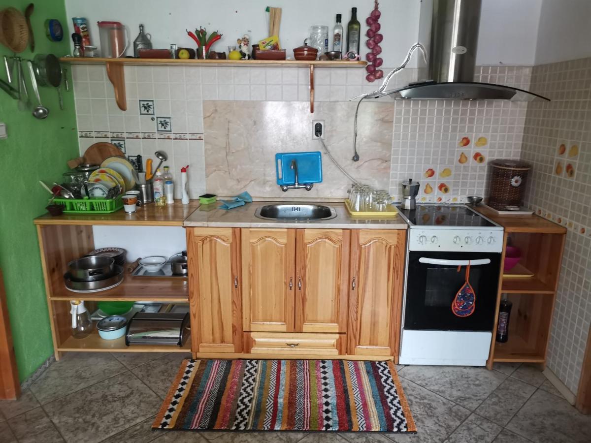 Къща Томови,Стаи За Гости ديفين المظهر الخارجي الصورة
